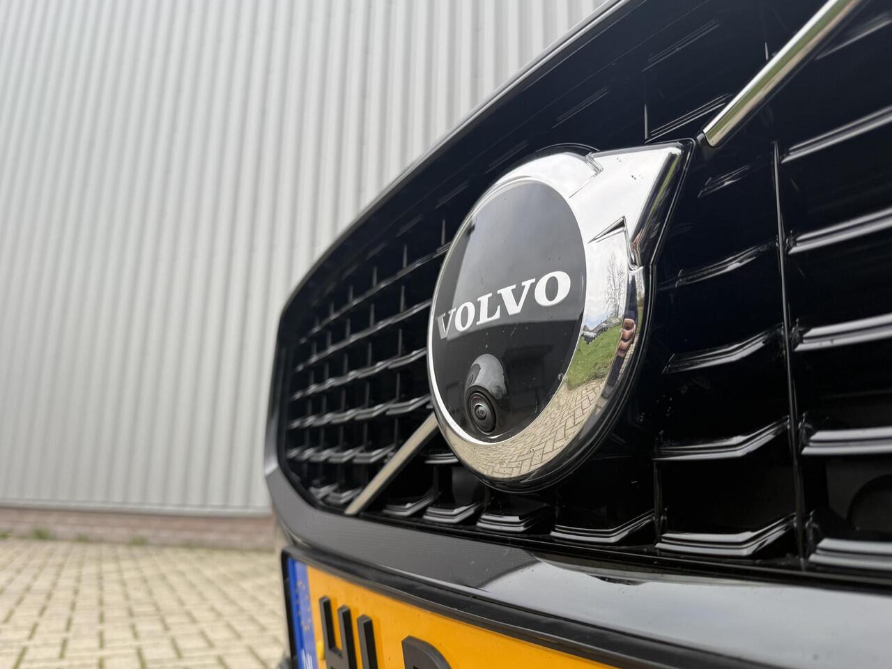 Volvo V60 2.0 T6 Plug-in hybrid AWD Plus Dark l Verwarmbare Voorruit l Trekhaak l 360 camera l