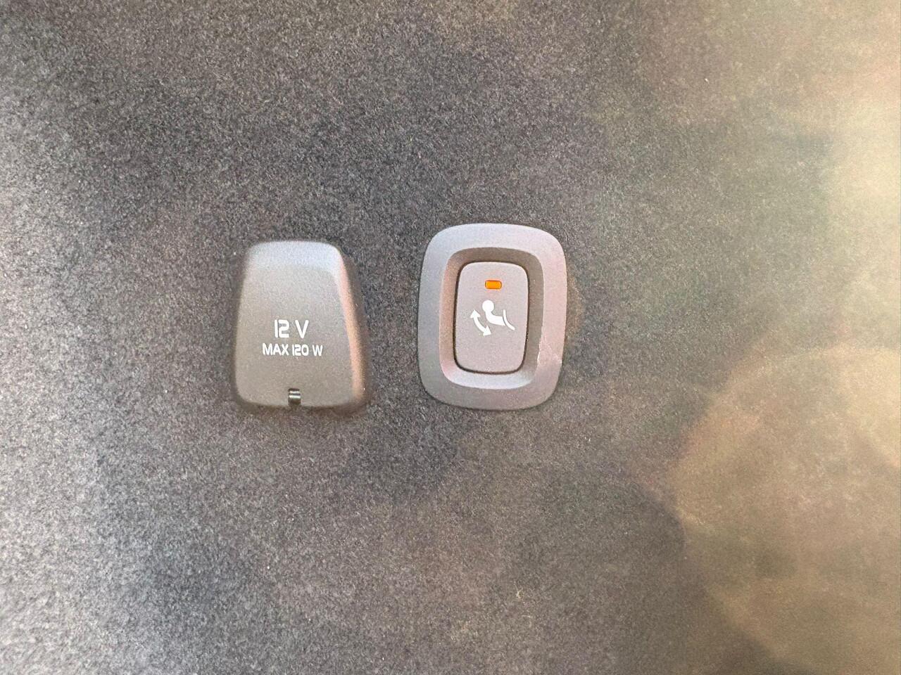 Volvo V60 2.0 T6 Plug-in hybrid AWD Plus Dark | Harman/Kardon | 360 Camera | Memory | Trekhaak |