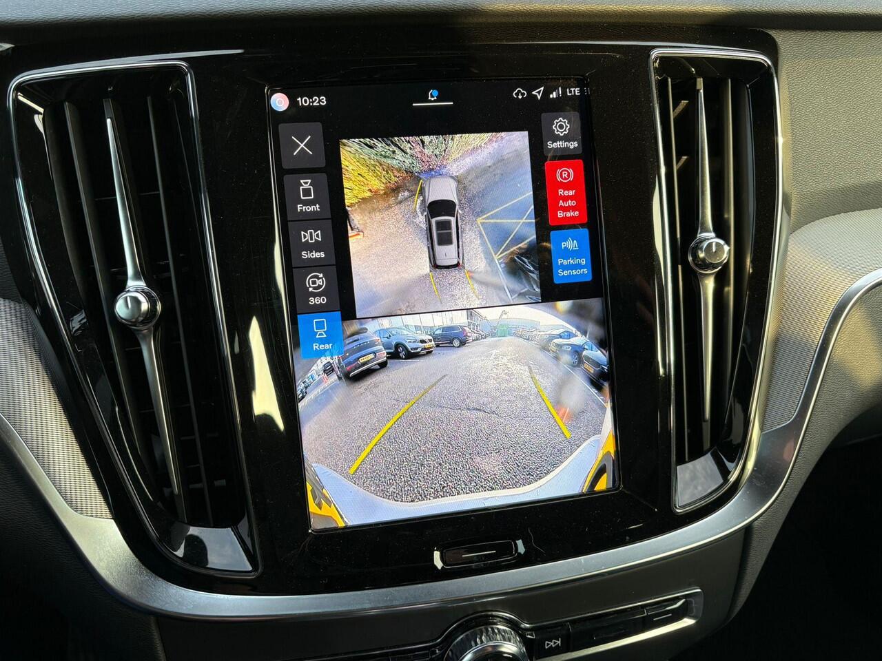 Volvo V60 2.0 T6 Plug-in hybrid AWD Plus Dark | Harman/Kardon | 360 Camera | Memory | Trekhaak |