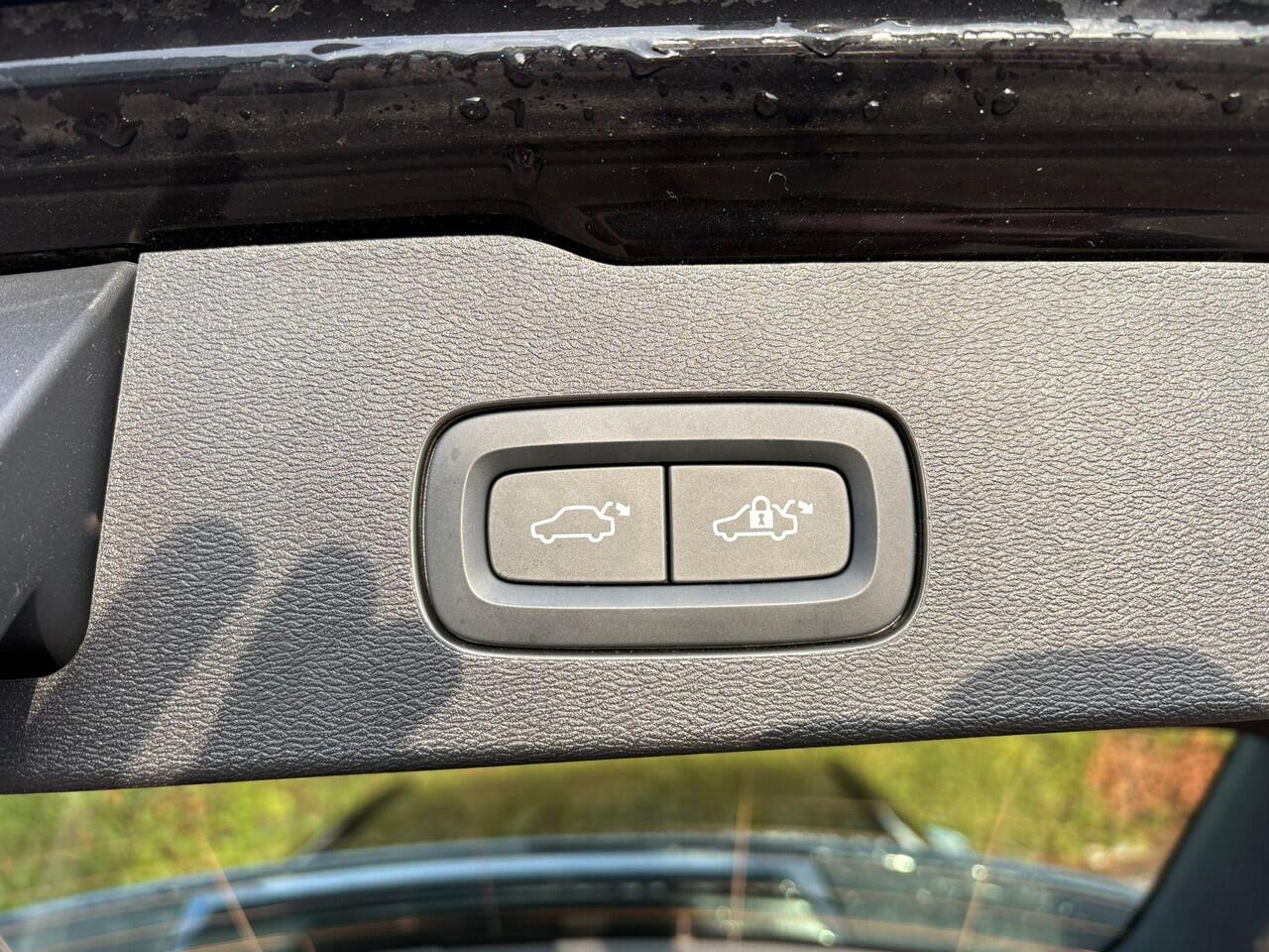 Volvo V60 2.0 T6 Plug-in hybrid AWD Plus Dark | Harman/Kardon | Stoel & Stuur verwarming | Memory | Trekhaak |