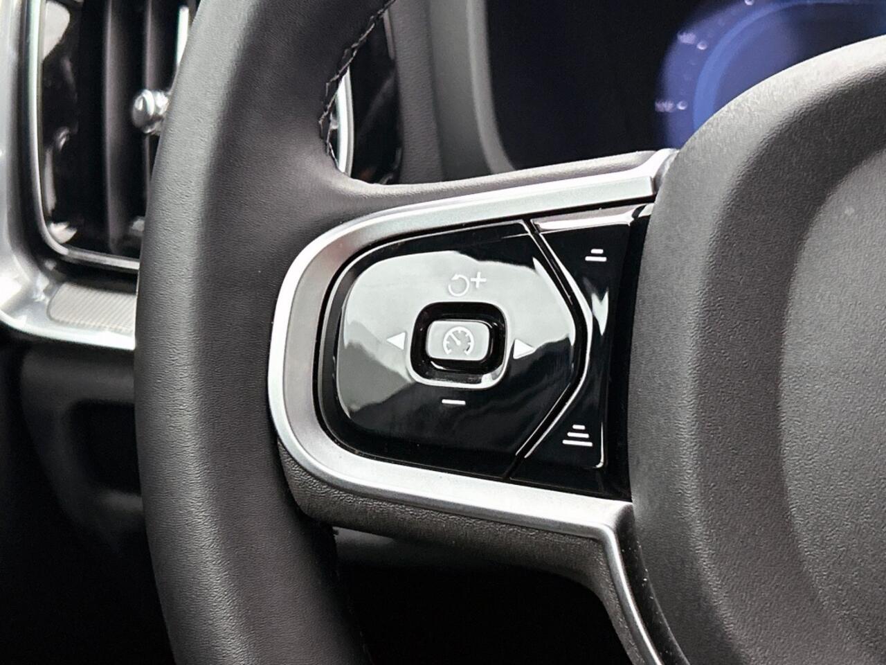 Volvo V60 2.0 T6 AWD Plus Dark | Trekhaak | 360° Camera | Harman/Kardon |