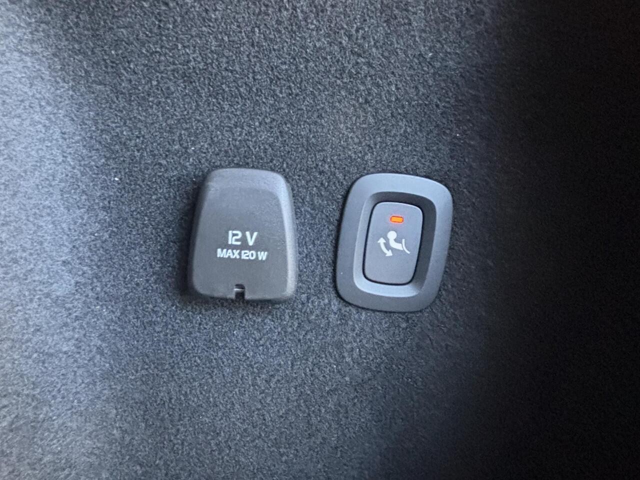 Volvo V60 2.0 T8 Plug-in hybrid AWD Plus Dark / Polestar tuning / Elek. trekhaak / Harman Kardon / Sportstoelen /