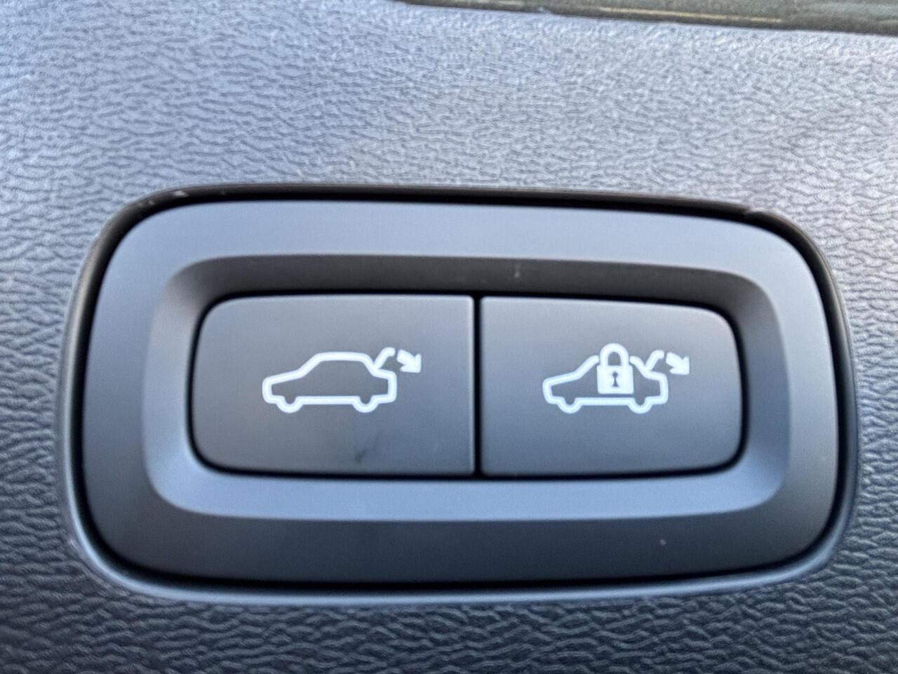 Volvo V60 2.0 T8 Plug-in hybrid AWD Plus Dark / Polestar tuning / Elek. trekhaak / Harman Kardon / Sportstoelen /