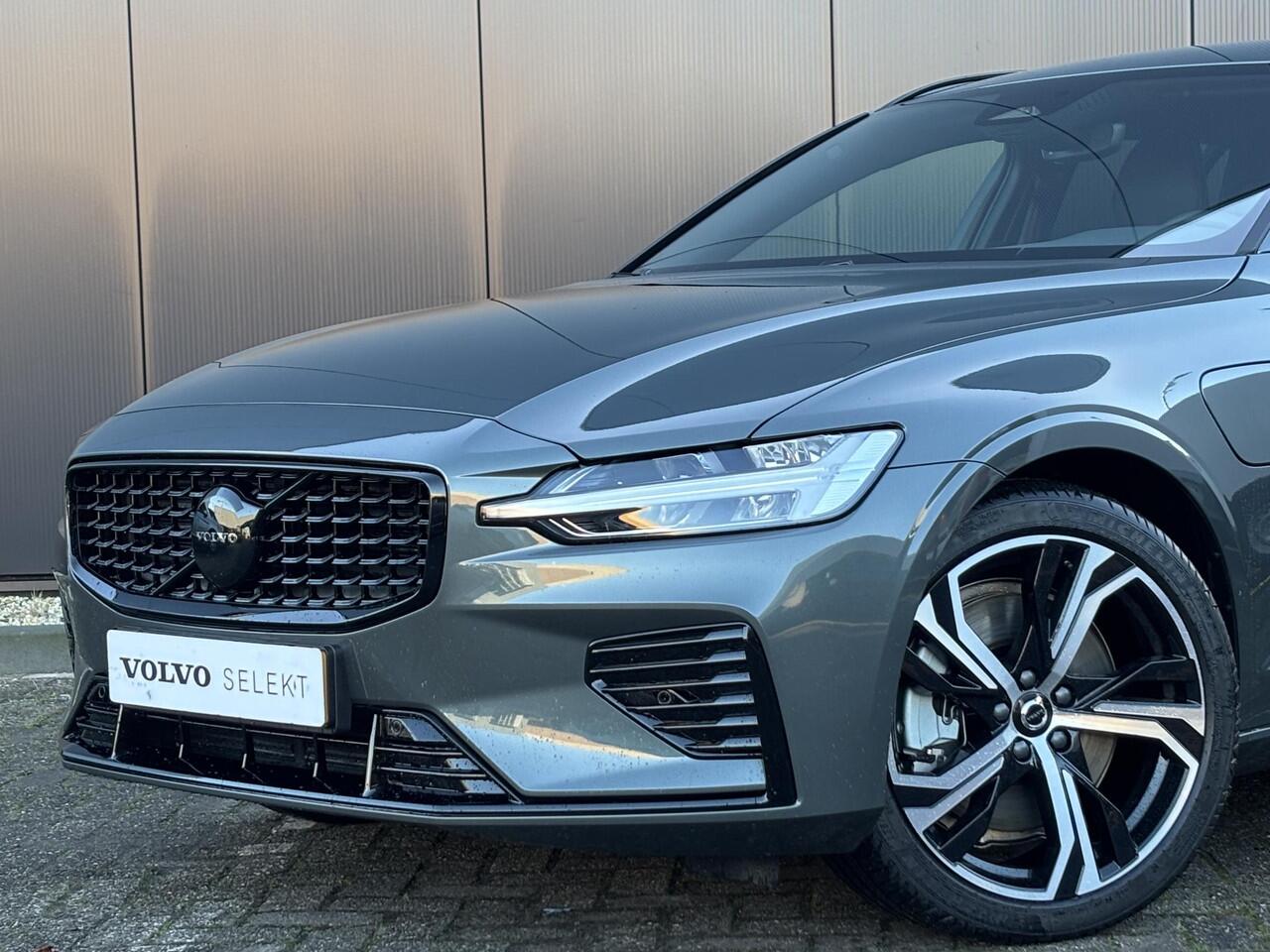 Volvo V60 2.0 T8 Plug-in hybrid AWD Plus Dark / Polestar tuning / Elek. trekhaak / Harman Kardon / Sportstoelen /