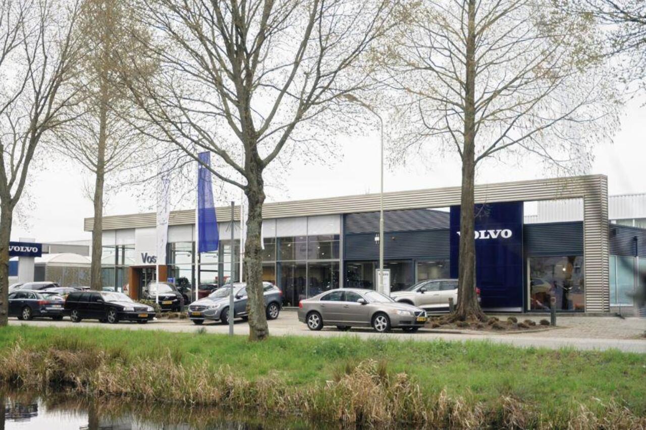 Volvo V60 T6 Plug-in hybrid AWD Ultra Dark