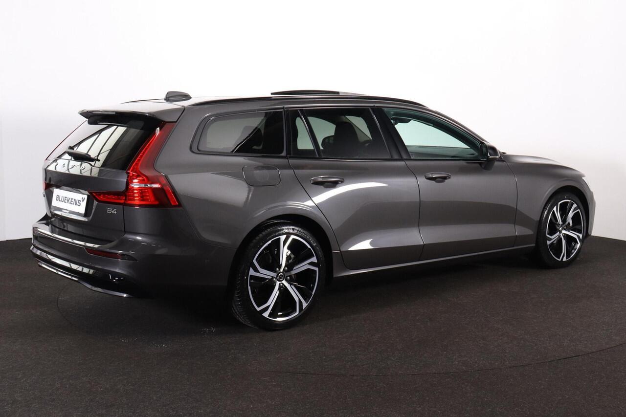 Volvo V60 B4 Plus Dark - Panorama/schuifdak - IntelliSafe Assist & Surround - 360º Camera - Harman/Kardon audio - Adaptieve LED koplampen - Verwarmde voorstoelen, stuur & achterbank - Parkeersensoren voor & achter - Elektr. bedienb. voorstoelen met geheugen - Draad