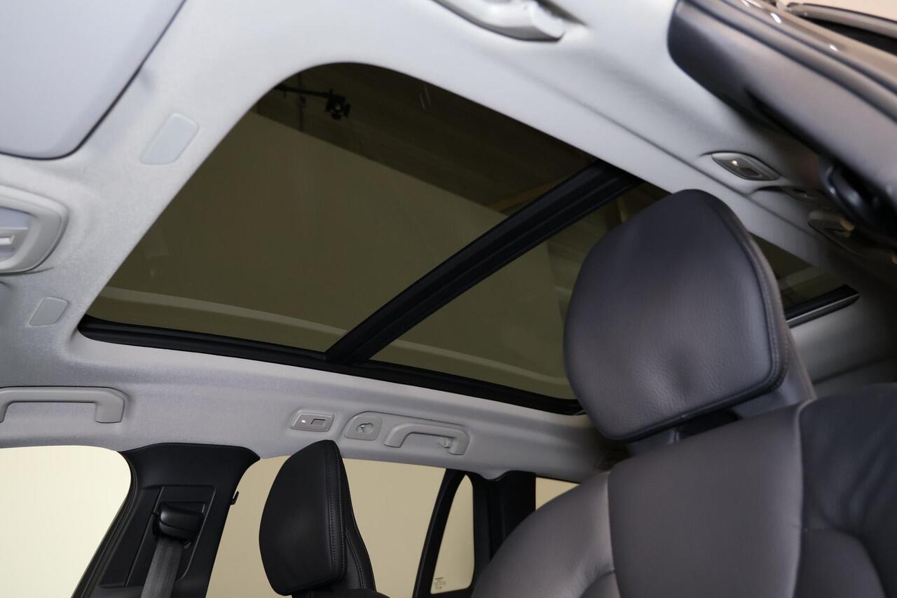 Volvo V60 B4 Plus Dark - Panorama/schuifdak - IntelliSafe Assist & Surround - 360º Camera - Harman/Kardon audio - Adaptieve LED koplampen - Verwarmde voorstoelen, stuur & achterbank - Parkeersensoren voor & achter - Elektr. bedienb. voorstoelen met geheugen - Draad