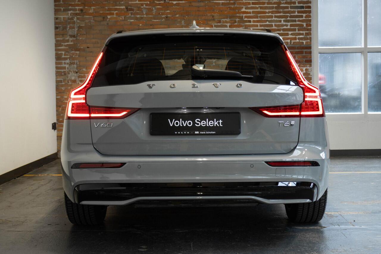 Volvo V60 T6 Plug-in hybrid AWD Plus Dark | Lederen Bekleding | Google Infotainment | Parkeercamera | Parkeersensoren voor + achter | Stoelverwarming | Stuurwielverwarming | Harman Kardon Premium Audio |