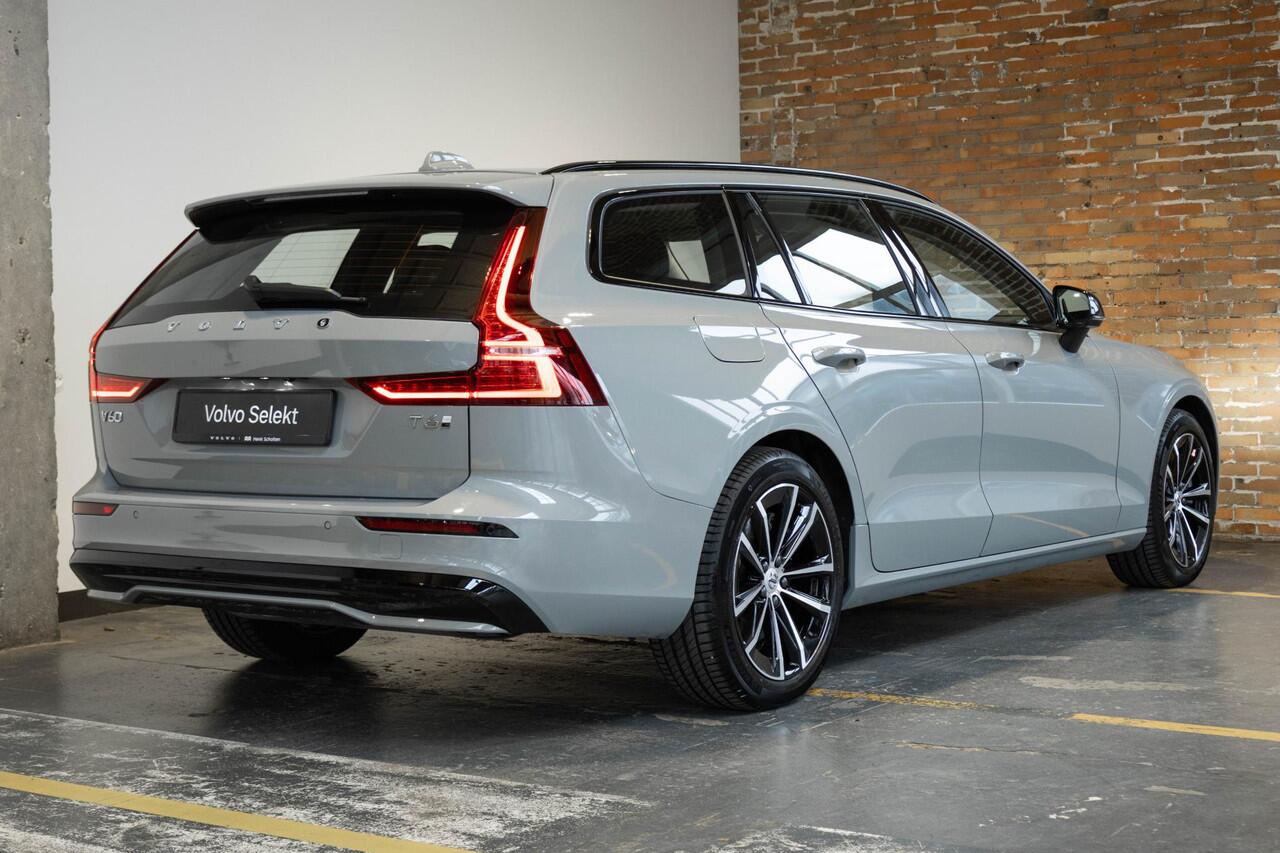 Volvo V60 T6 Plug-in hybrid AWD Plus Dark | Lederen Bekleding | Google Infotainment | Parkeercamera | Parkeersensoren voor + achter | Stoelverwarming | Stuurwielverwarming | Harman Kardon Premium Audio |