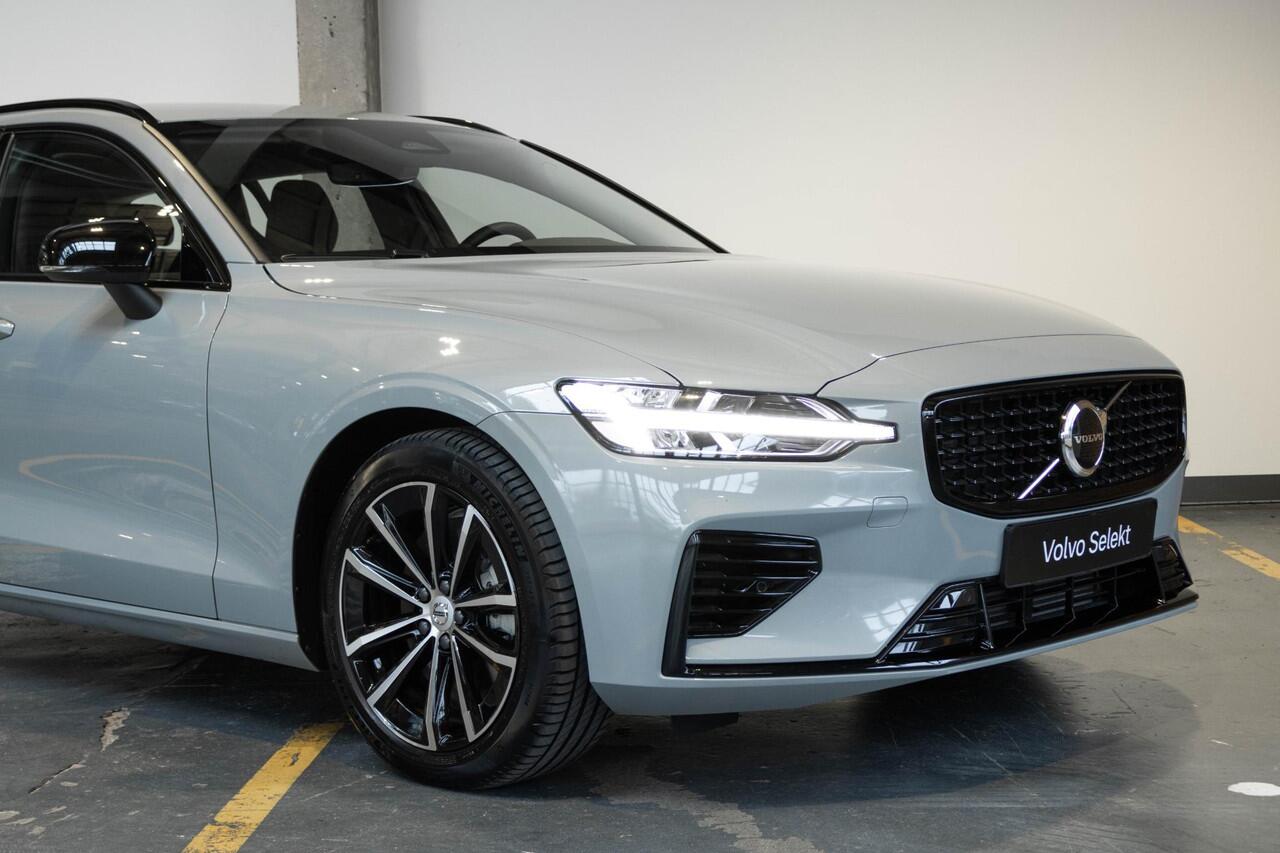 Volvo V60 T6 Plug-in hybrid AWD Plus Dark | Lederen Bekleding | Google Infotainment | Parkeercamera | Parkeersensoren voor + achter | Stoelverwarming | Stuurwielverwarming | Harman Kardon Premium Audio |