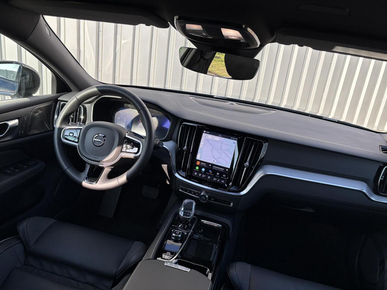 Volvo V60 2.0 T6 Plug-in hybrid AWD Plus Dark l Semi-wegklapbare Trekhaak l