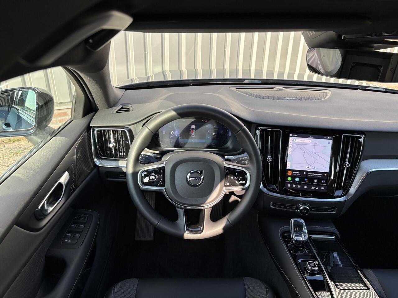 Volvo V60 2.0 T6 Plug-in hybrid AWD Plus Dark l Semi-wegklapbare Trekhaak l