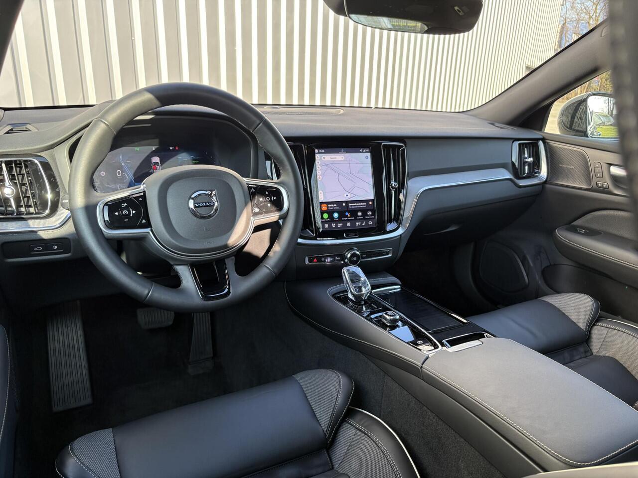 Volvo V60 2.0 T6 Plug-in hybrid AWD Plus Dark l Semi-wegklapbare Trekhaak l