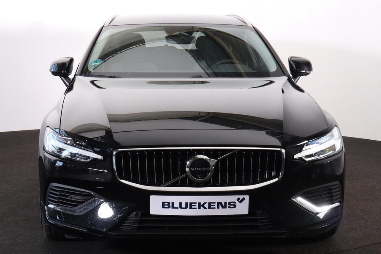 Volvo V60 T6 Recharge AWD Core Bright - IntelliSafe Assist & Surround - 360º Camera - Harman/Kardon audio - Adaptieve LED koplampen - Verwarmde voorstoelen, stuur & achterbank - Parkeersensoren voor & achter - Extra getint glas - 18' LMV