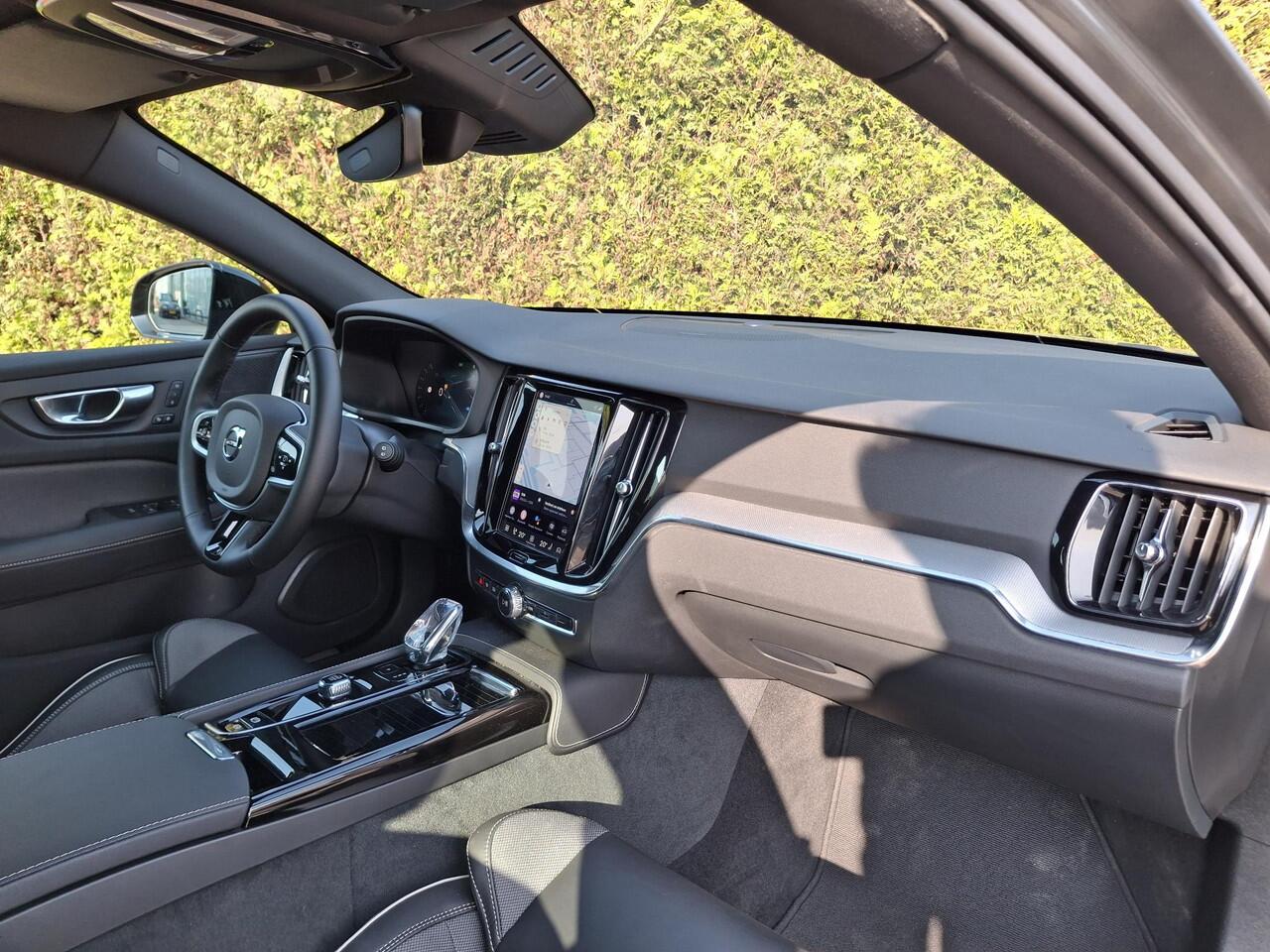 Volvo V60 T6 Plug-in hybrid AWD Plus Dark