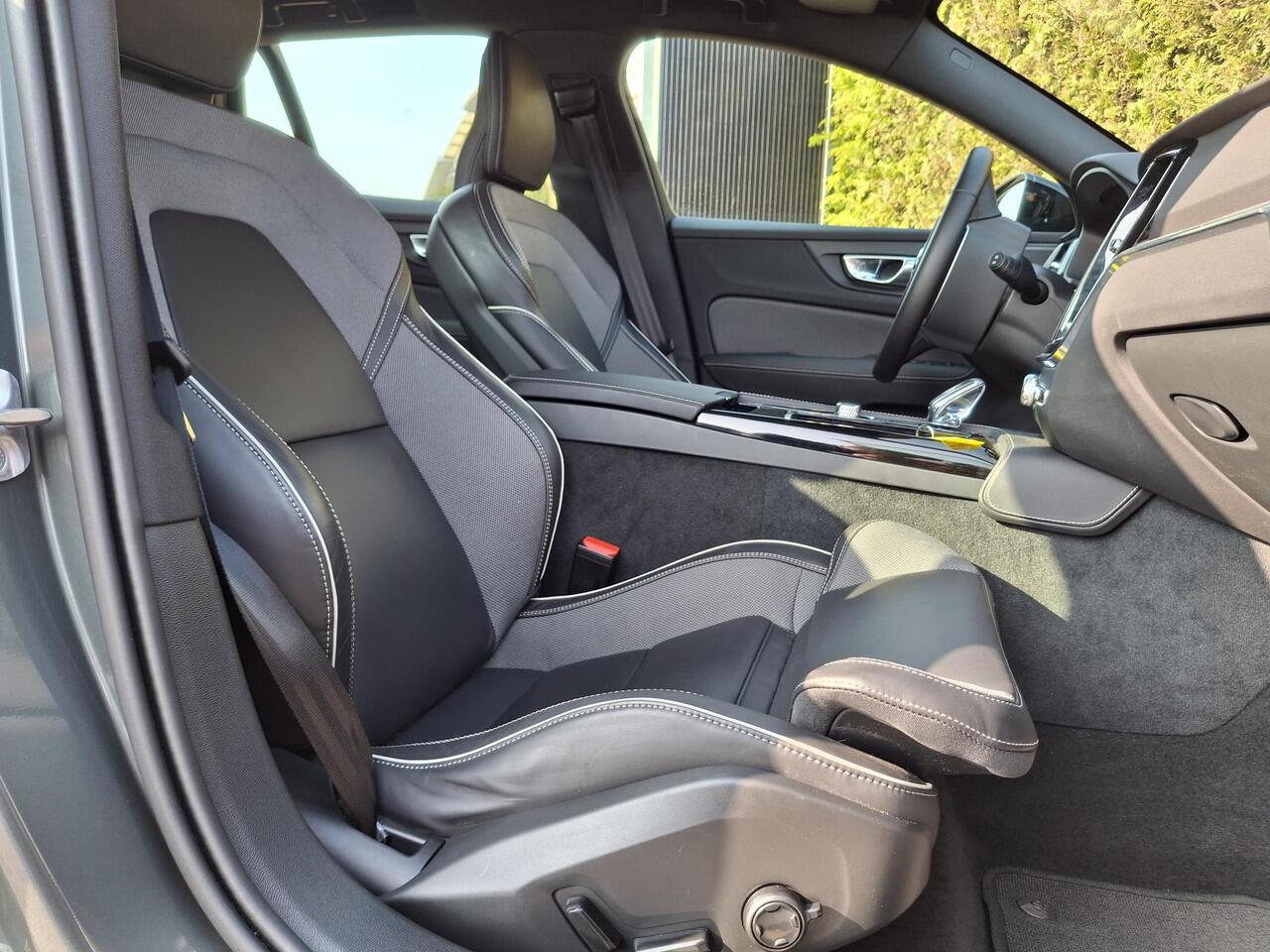 Volvo V60 T6 Plug-in hybrid AWD Plus Dark