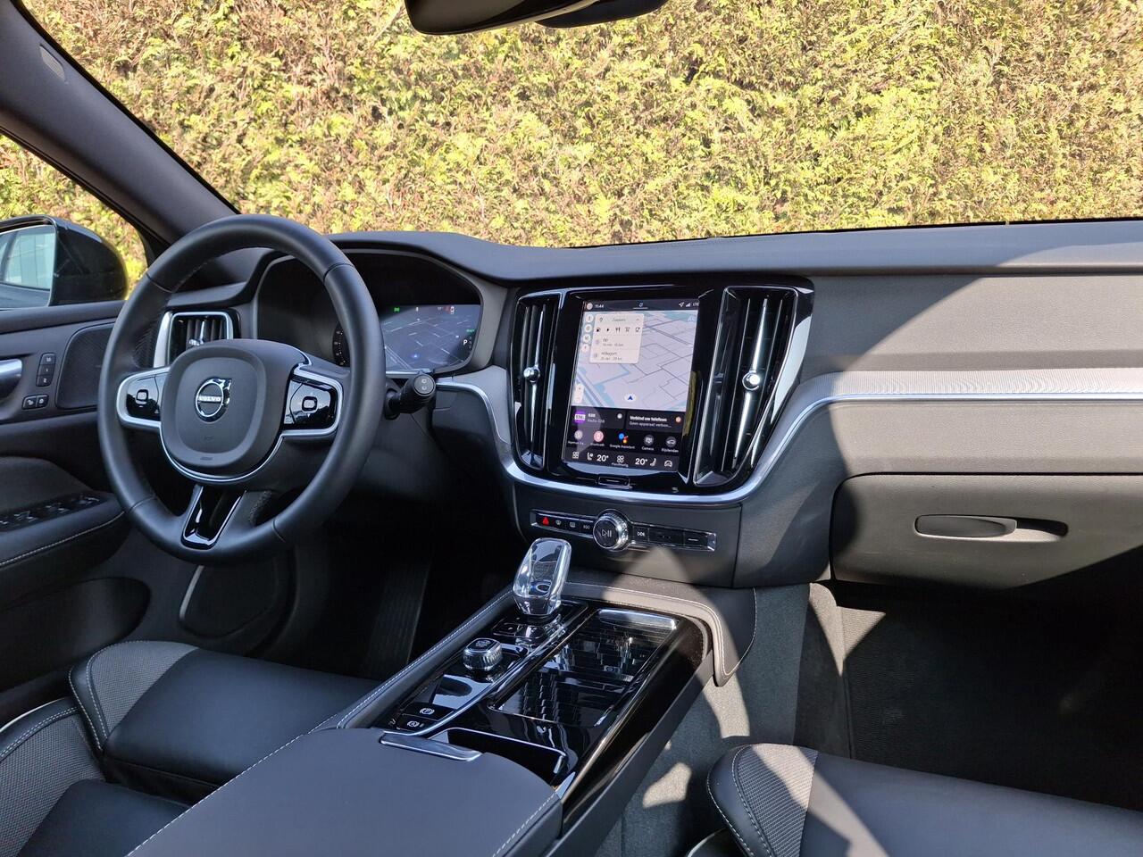 Volvo V60 T6 Plug-in hybrid AWD Plus Dark