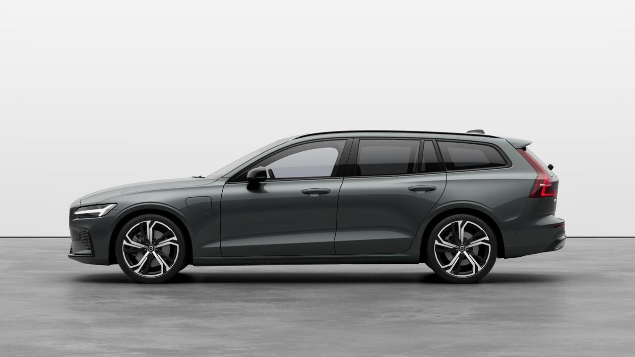 Volvo V60 2.0 T8 Plug-in hybrid AWD Ultra Dark | Bowers & Wilkins | Zwarte hemel | Massage | Stoel ventilatie + Verwarming | Panorama Schuifdak | HUD | Adaptieve Cruise | BLIS | 360° Camera |