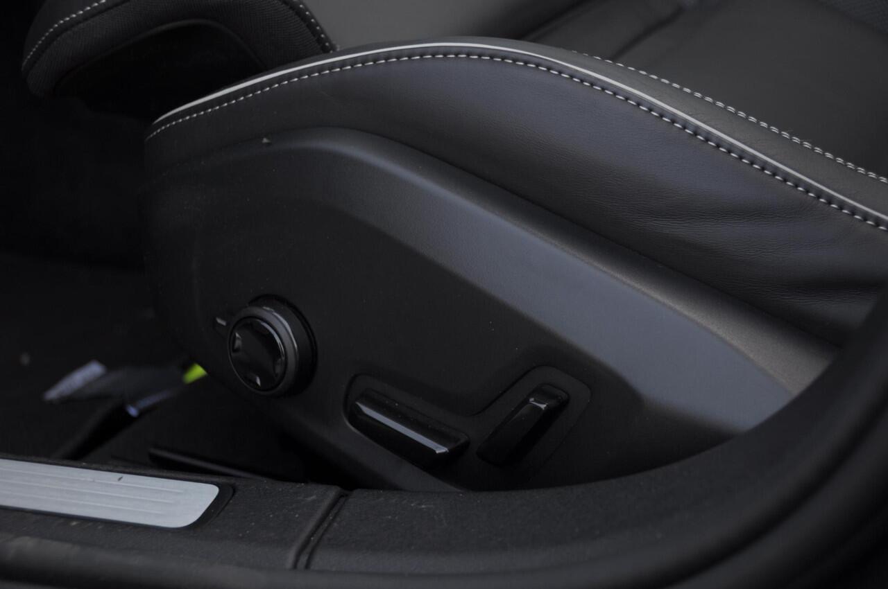 Volvo V60 T6 350PK Automaat AWD Ultra Dark / Long Range / 360 Camera / Harman Kardon audio / Head-up display / Panorama dak / Apple carplay / Android auto /