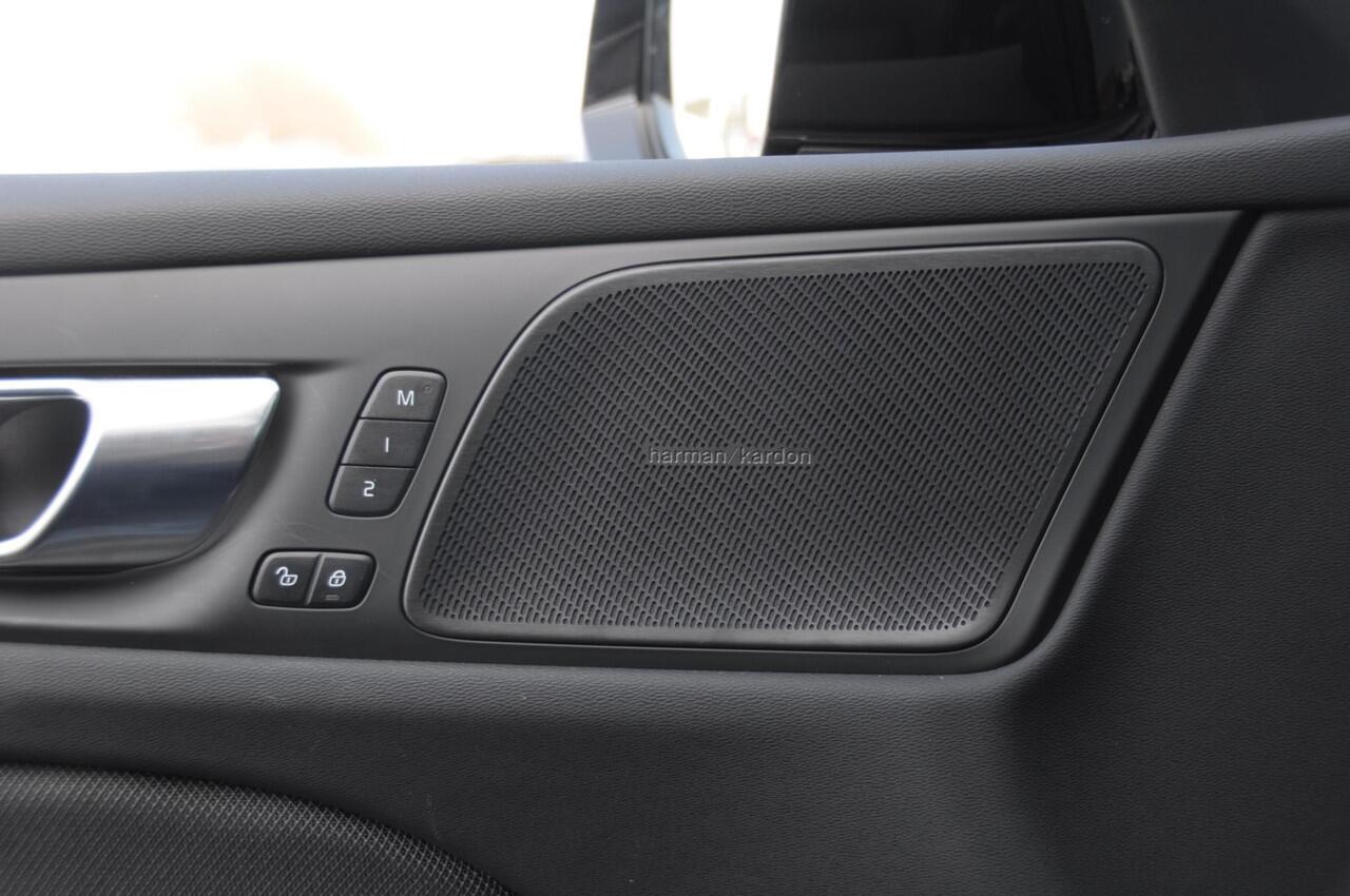 Volvo V60 T6 350PK Automaat AWD Ultra Dark / Long Range / 360 Camera / Harman Kardon audio / Head-up display / Panorama dak / Apple carplay / Android auto /