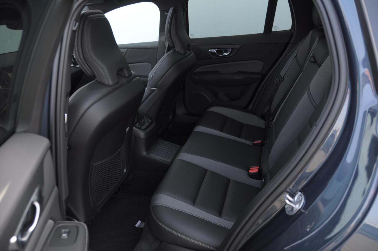 Volvo V60 T6 350PK Automaat AWD Ultra Dark / Long Range / 360 Camera / Harman Kardon audio / Head-up display / Panorama dak / Apple carplay / Android auto /