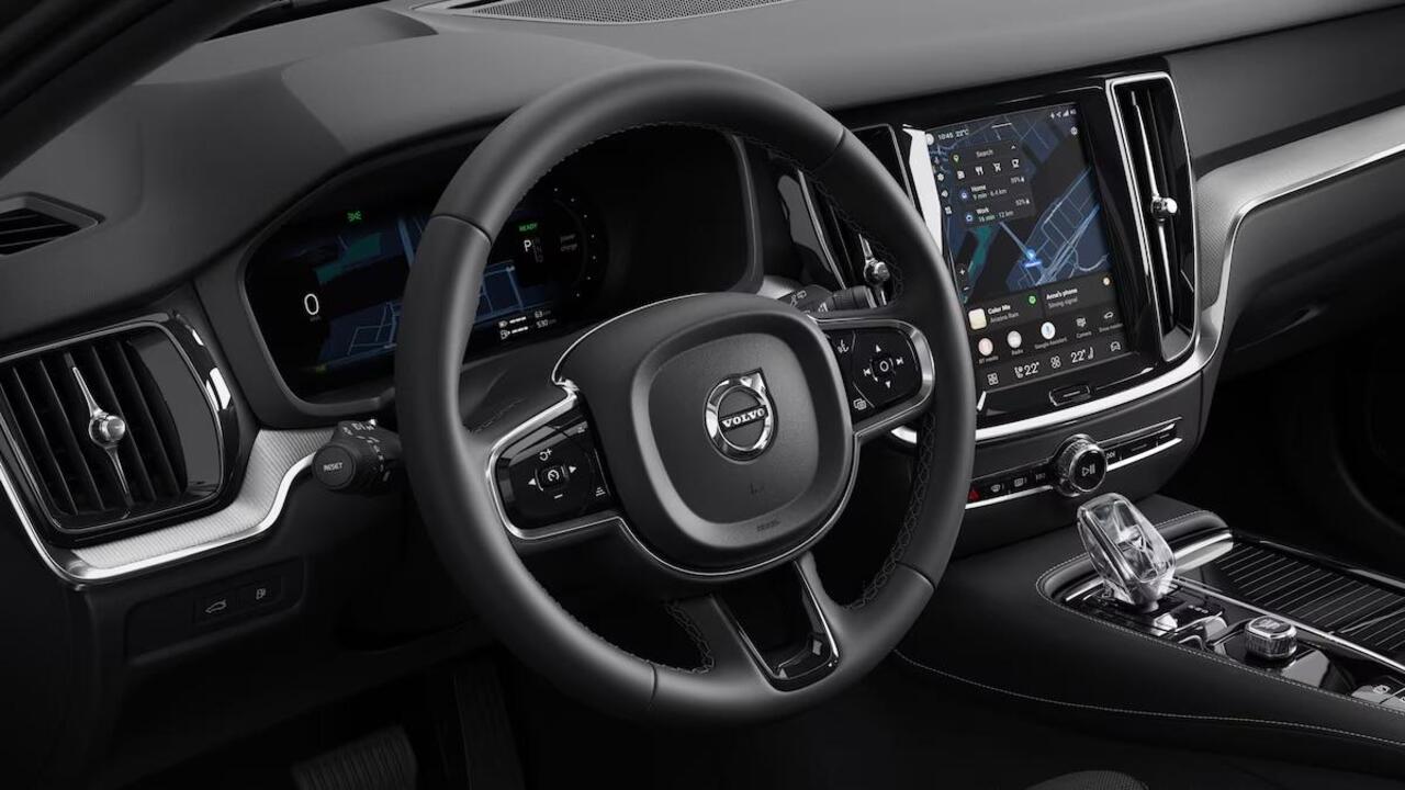 Volvo V60 T8 Plug-in hybrid AWD Plus Dark | Schuif/Kantel-Panoramadak | 360º Camera | Head-Up Display | Donker Getint Glas | 19" Lichtmetalen Wielen |