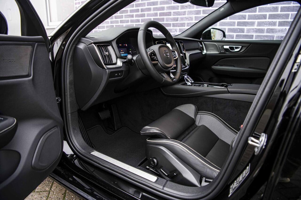 Volvo V60 T8 Plug-in hybrid AWD Plus Dark | Schuif-/Kanteldak | Harman Kardon Audio | Adaptive Cruise Control | Achteruitrijcamera | Keyless Entry | Elek. Verst. Voorstoelen