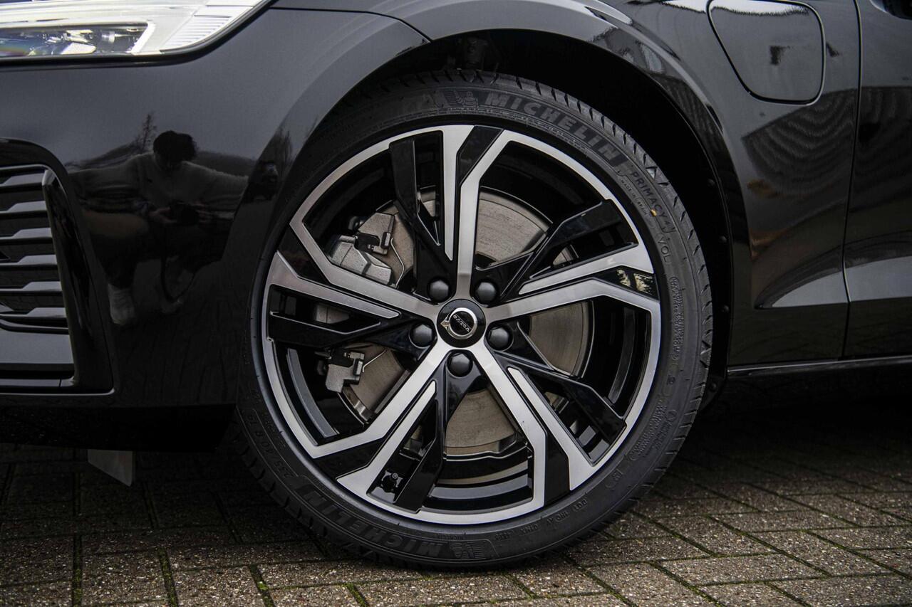 Volvo V60 T8 Plug-in hybrid AWD Plus Dark | Schuif-/Kanteldak | Harman Kardon Audio | Adaptive Cruise Control | Achteruitrijcamera | Keyless Entry | Elek. Verst. Voorstoelen