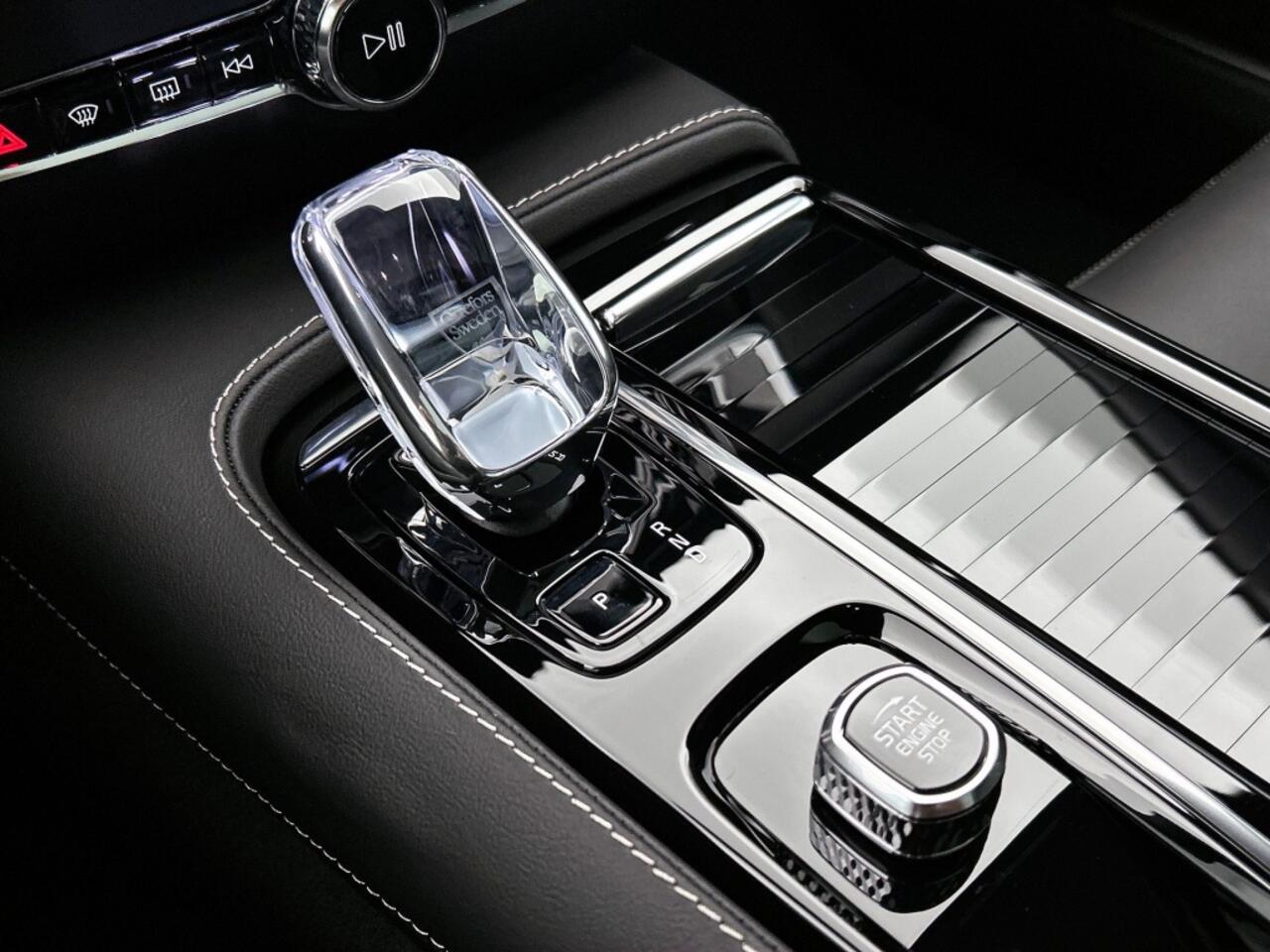 Volvo V60 T6 Twin Engine AWD Ultra | snel leverbaar | Van 65295 voor 61.20