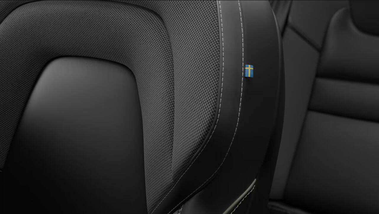 Volvo V60 T8 AWD Ultra Performance Edition Dark | Extra getint glas achter | 19" 5-triplespaaks Glossy Black Diamond Cut