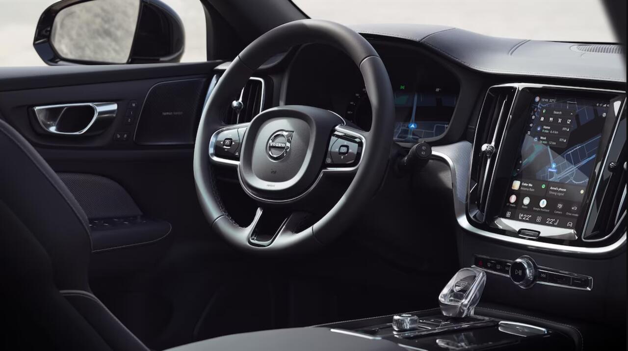 Volvo V60 T8 AWD Ultra Performance Edition Dark | Extra getint glas achter | 19" 5-triplespaaks Glossy Black Diamond Cut