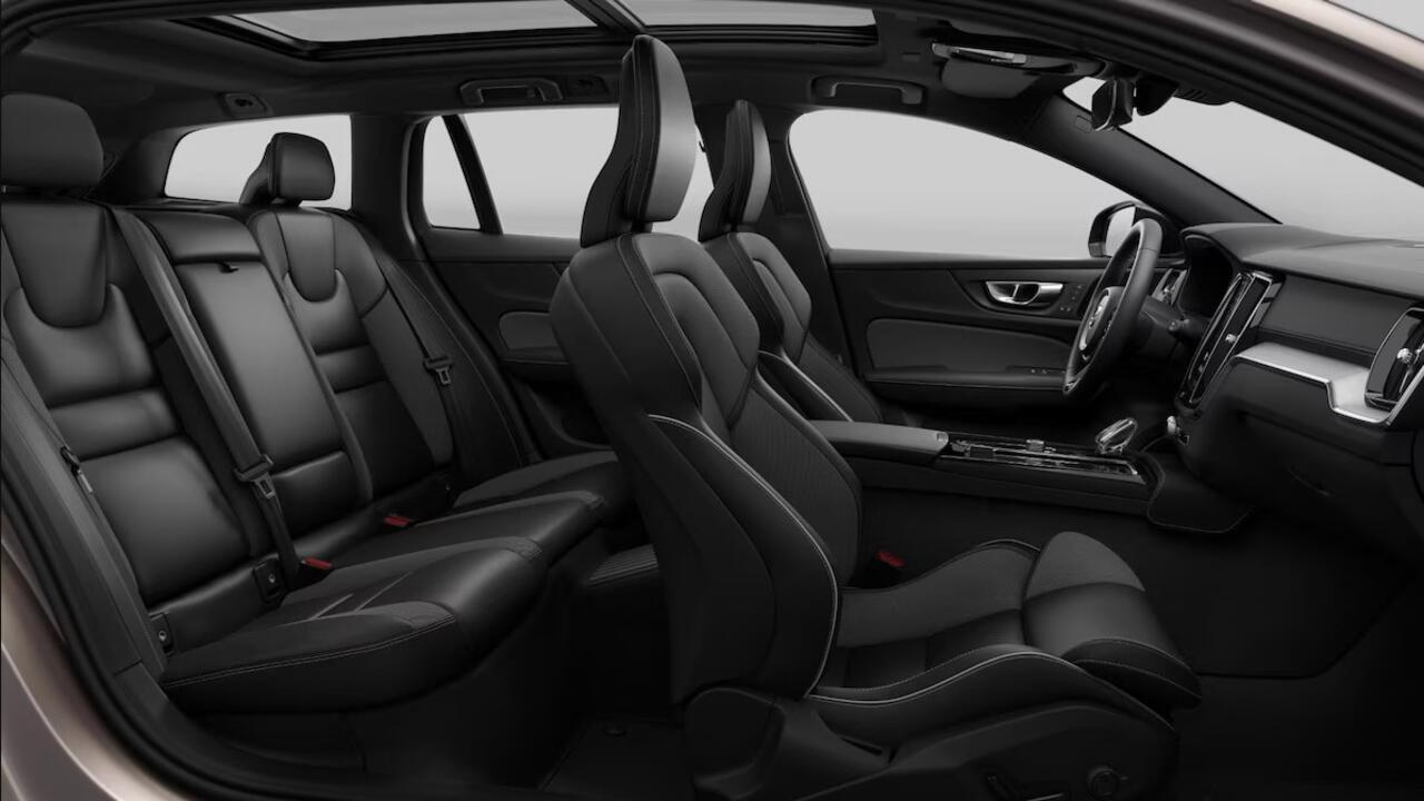 Volvo V60 T8 AWD Ultra Performance Edition Dark | Extra getint glas achter | 19" 5-triplespaaks Glossy Black Diamond Cut