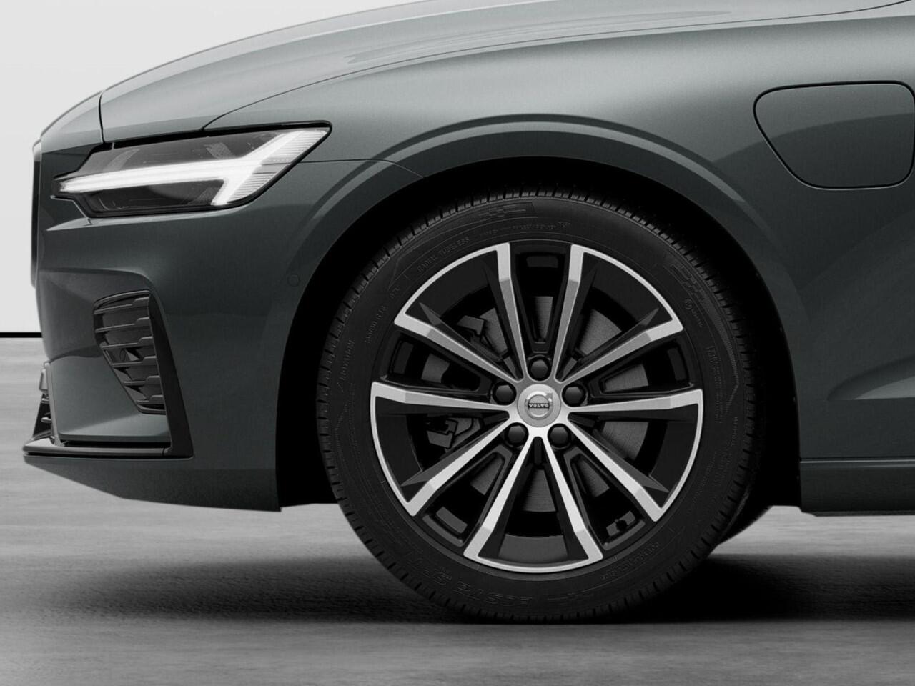 Volvo V60 T8 Plug-in hybrid AWD Plus Performance Edition | Dark | Premium Pack | Leder | Panorama dak | Direct leverbaar! |