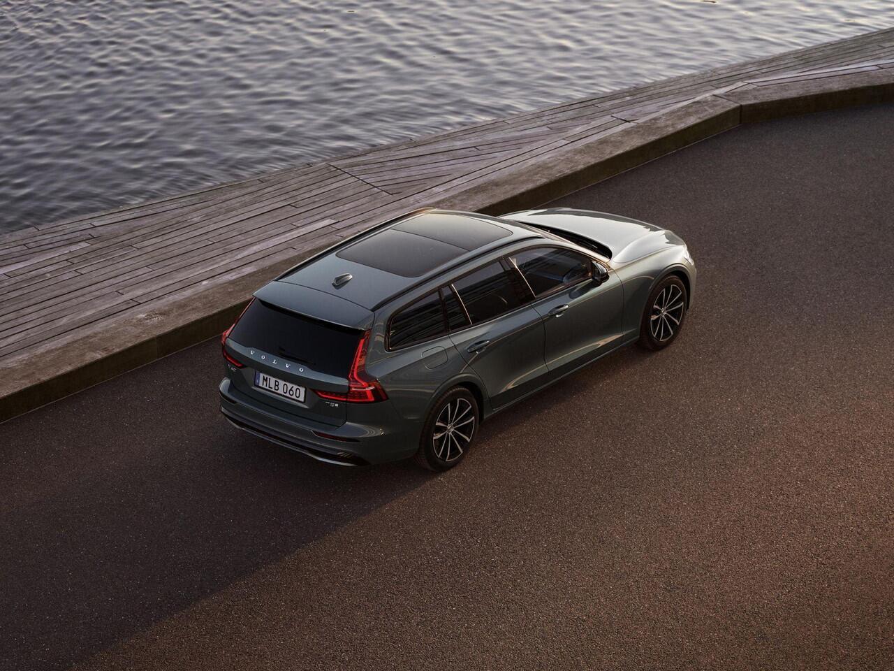 Volvo V60 T8 Plug-in hybrid AWD Plus Performance Edition | Dark | Premium Pack | Leder | Panorama dak | Direct leverbaar! |