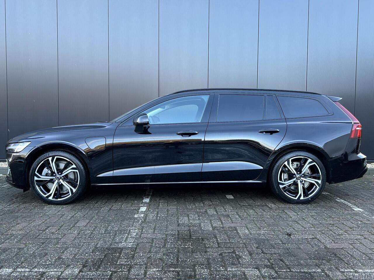 Volvo V60 2.0 T8 Plug-in hybrid AWD Plus Dark 360 camera/ Polestar tuning/ schuifdak/ head up display/ climate line/ 19 inch