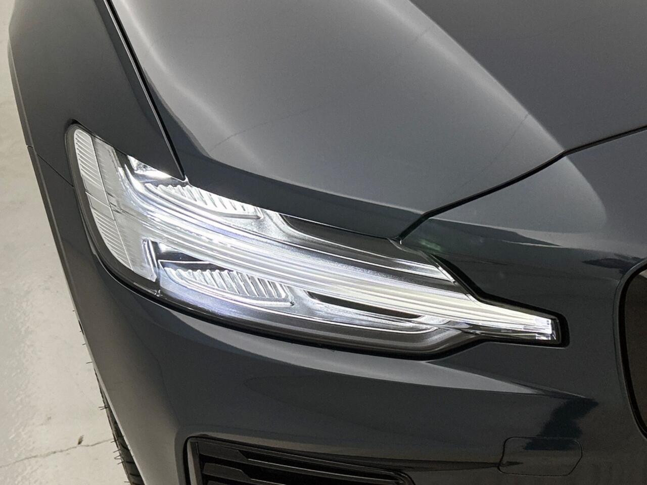 Volvo V60 2.0 T8 AWD Plus Dark | Panoramadak | Head-Up Display | 360° Came