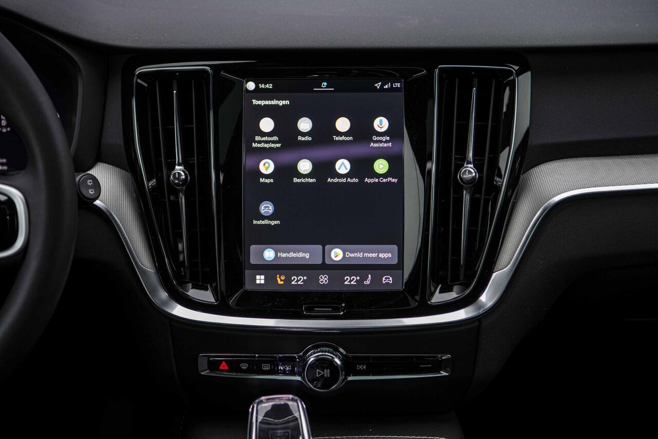 Volvo V60 T8 Plug-in hybrid AWD Plus Performance | Long Range | Google | Adaptieve Cruise Control | Memory | Zitverlening | Harman Kardon Audio | Schuif-/Kanteldak | Polestar Tuning | Sportstoelen | Getint Glas | Elek. Achterklep | 19" LM