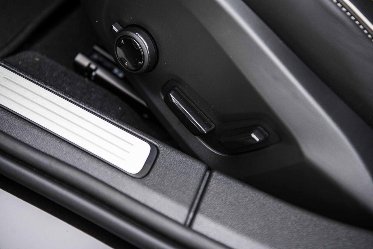 Volvo V60 T8 Plug-in hybrid AWD Plus Performance | Long Range | Google | Adaptieve Cruise Control | Memory | Zitverlening | Harman Kardon Audio | Schuif-/Kanteldak | Polestar Tuning | Sportstoelen | Getint Glas | Elek. Achterklep | 19" LM