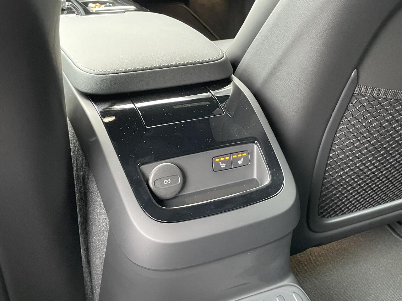 Volvo V60 2.0 T8 Plug-in hybrid AWD Plus Dark | Nappa Leder | 19" Velgen | Parkeercamera | Elektrische achterklep