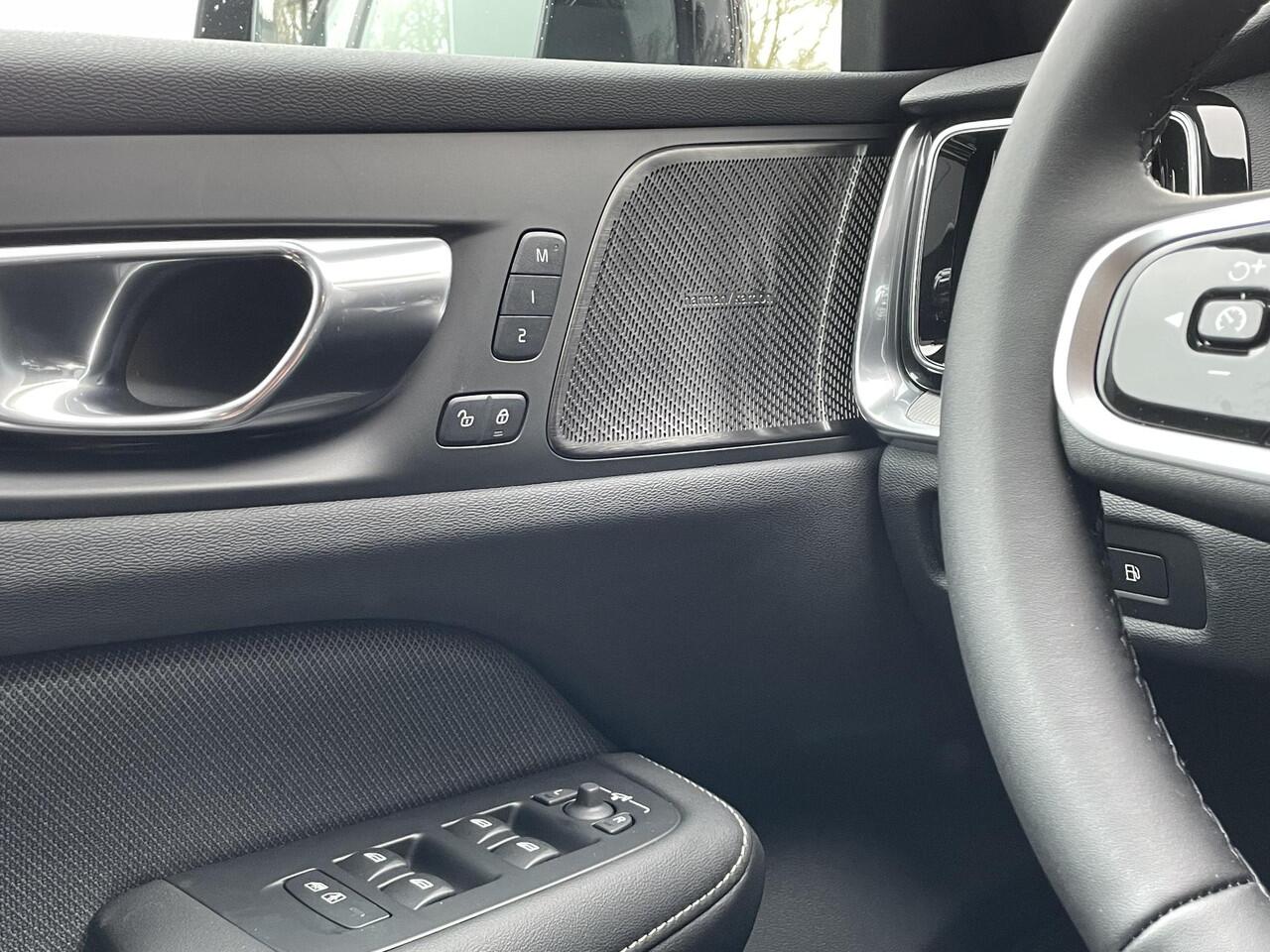 Volvo V60 2.0 T8 Plug-in hybrid AWD Plus Dark | Nappa Leder | 19" Velgen | Parkeercamera | Elektrische achterklep