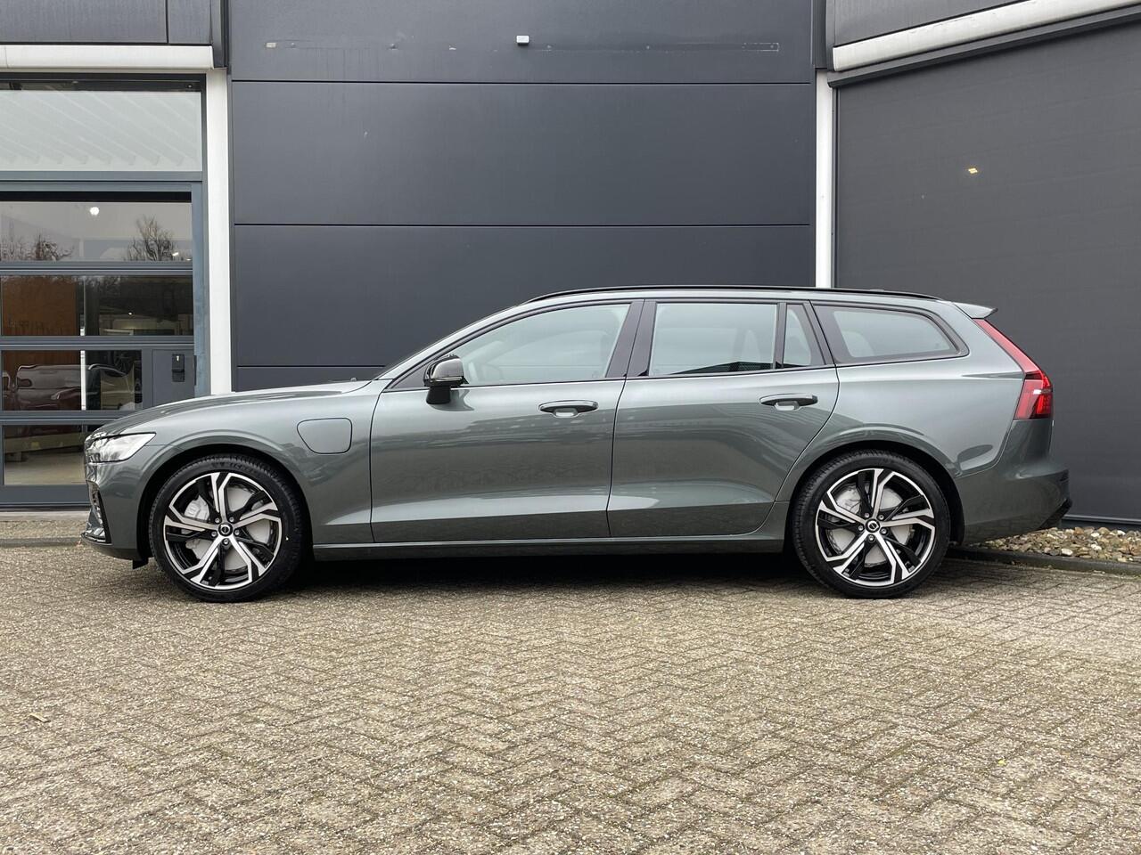Volvo V60 2.0 T8 Plug-in hybrid AWD Plus Dark | Nappa Leder | 19" Velgen | Parkeercamera | Elektrische achterklep