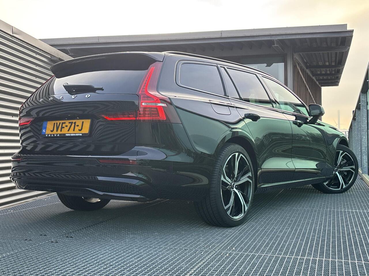 Volvo V60 2.0 T8 Plug-in hybrid AWD Plus Dark PHEV, Automaat, Polestar engineered optimalisation, Stoelverwarming, Stuurverwarming, Park assist voor- en achter, Parkeercamera, Extra getinte ramen, Harman Kardon audio