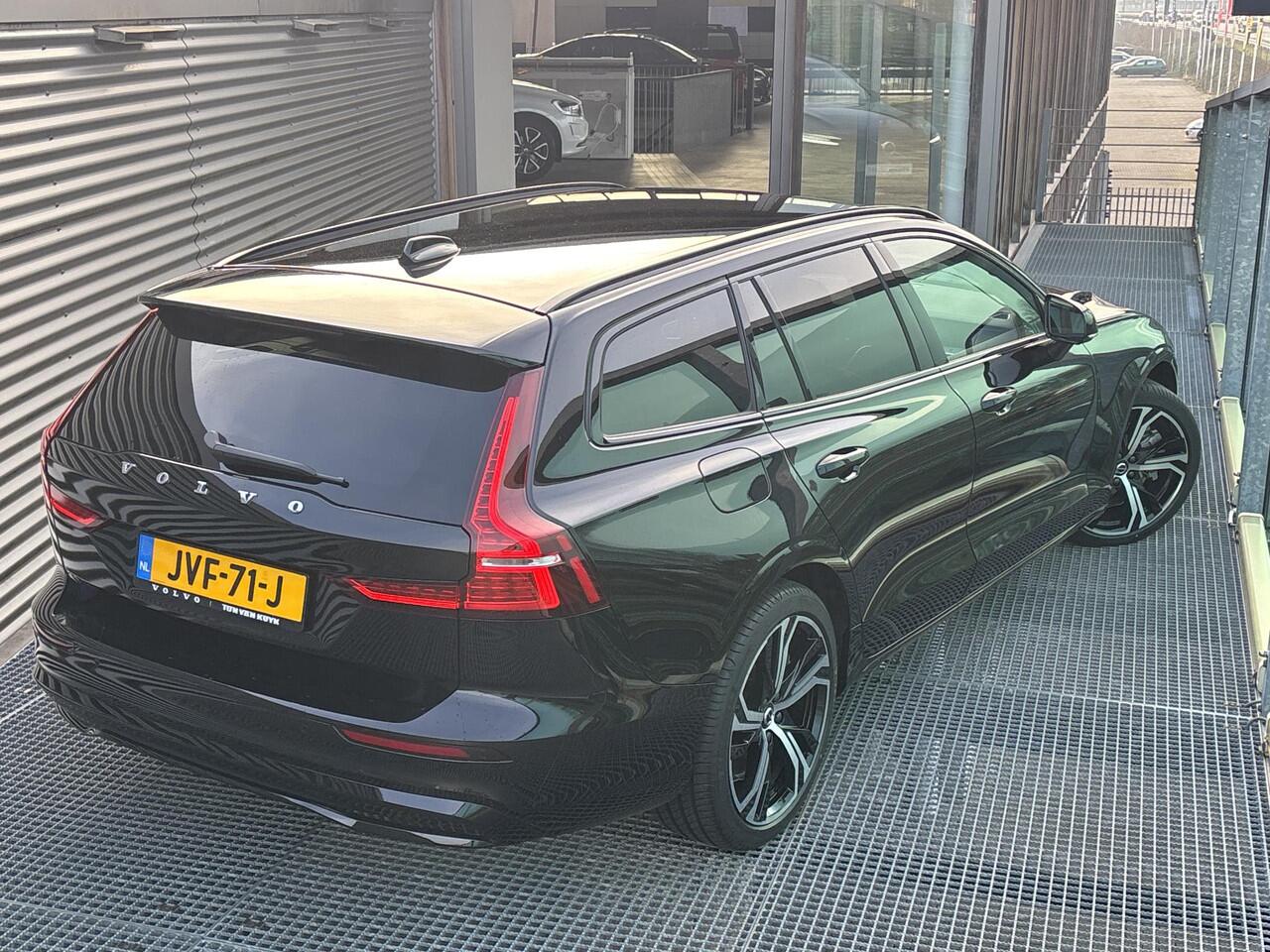 Volvo V60 2.0 T8 Plug-in hybrid AWD Plus Dark PHEV, Automaat, Polestar engineered optimalisation, Stoelverwarming, Stuurverwarming, Park assist voor- en achter, Parkeercamera, Extra getinte ramen, Harman Kardon audio