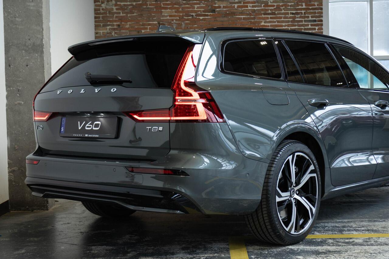 Volvo V60 T8 Plug-in hybrid AWD Ultra Dark | Bowers & Wilkins Audio | Nappa Leder met Ventilatie & Massage | Head-Up Display | Schuif/Kantel-Panoramadak | 360º Visual Park Camera | 19" Lichtmetalen Wielen
