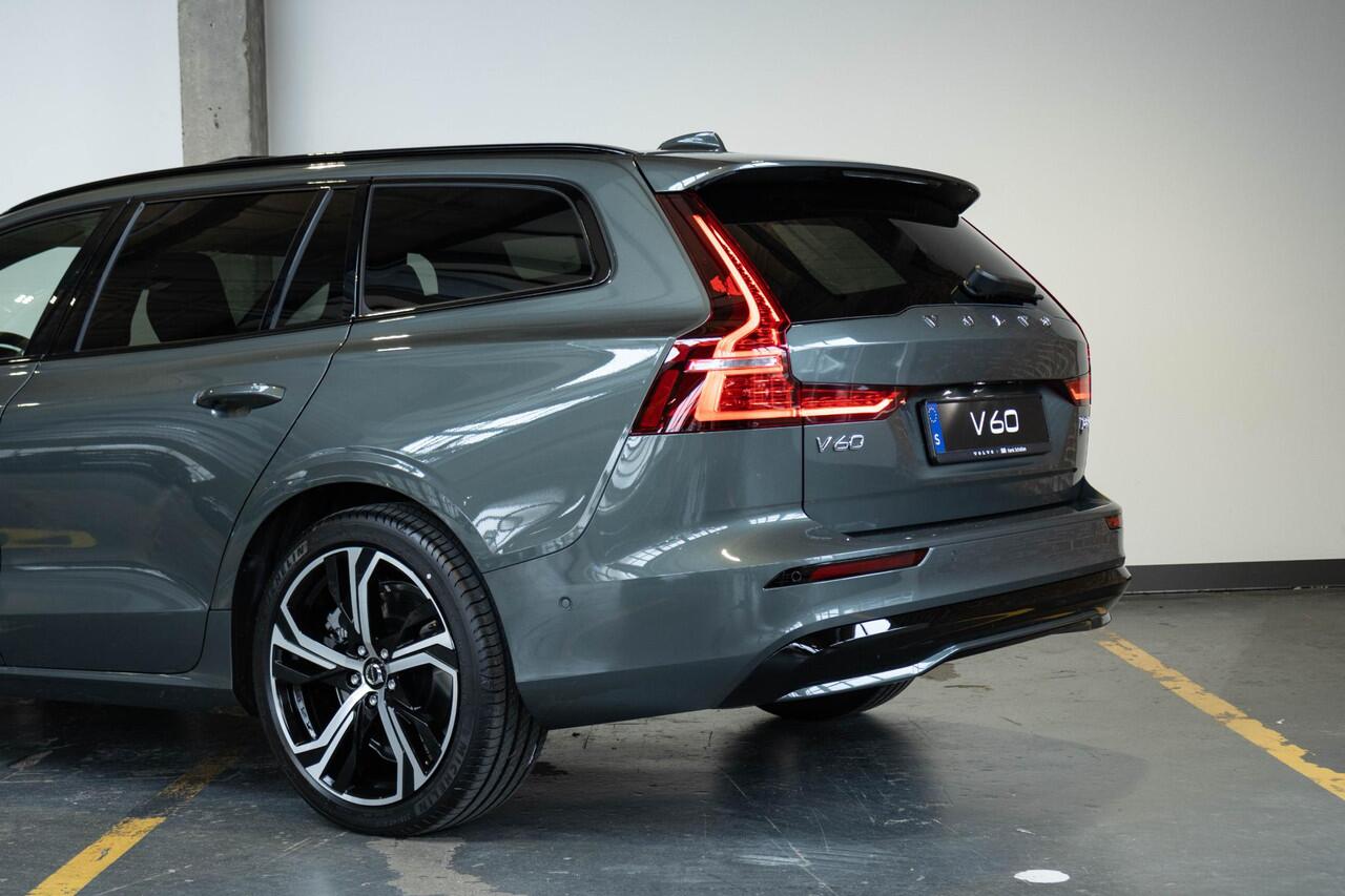 Volvo V60 T8 Plug-in hybrid AWD Ultra Dark | Bowers & Wilkins Audio | Nappa Leder met Ventilatie & Massage | Head-Up Display | Schuif/Kantel-Panoramadak | 360º Visual Park Camera | 19" Lichtmetalen Wielen
