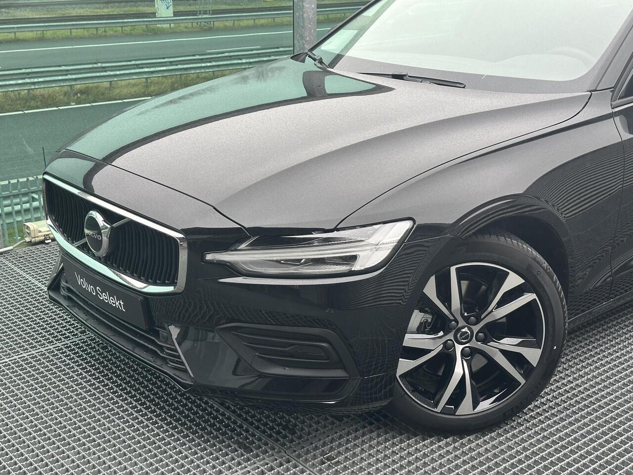 Volvo V60 2.0 B4 Essential Edition / Voor+achter+stuur verwarmd / Leder / BLIS / Camera achter / Pilot assist + ACC /