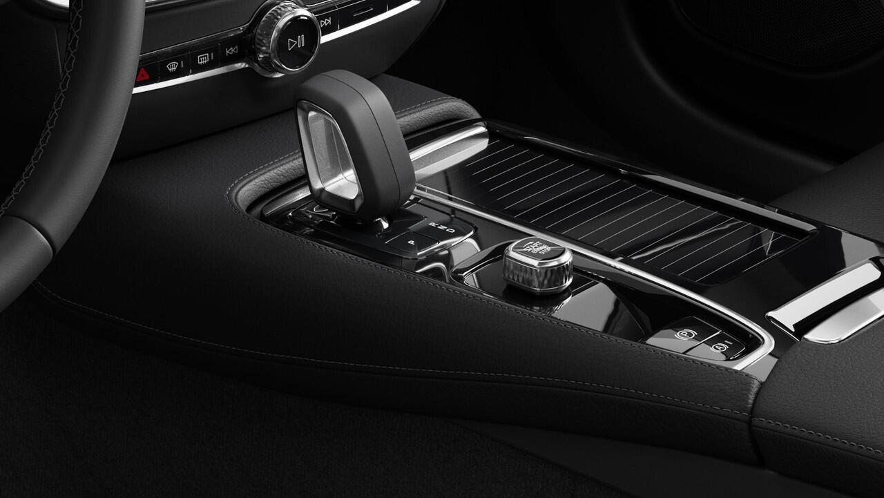 Volvo V60 2.0 T8 Plug-in hybrid AWD Plus Perform. Ed. Dark / Pano. dak / Elek. verstelbare stoelen / Voor+achter+stuur verwarmd / 19" velgen / Harman Kardon / Leder / 360 camera /