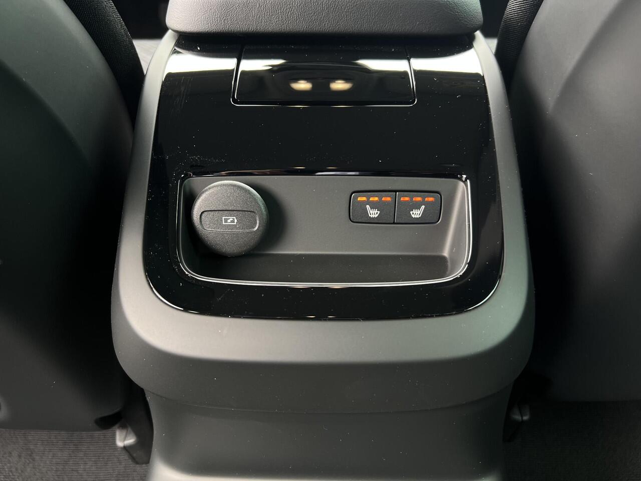 Volvo V60 2.0 T6 Plug-in hybrid AWD Business Edition PHEV, Long range, Automaat, 19 inch R-design dark wielen, Stoelverwarming voor- en achter, Stuurverwarming, Park assist voor- en achter