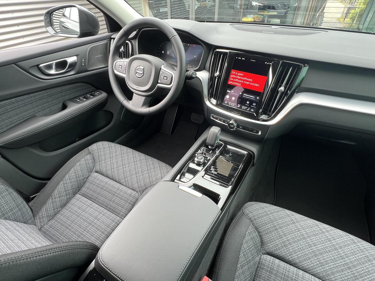 Volvo V60 2.0 T6 Plug-in hybrid AWD Business Edition PHEV, Long range, Automaat, 19 inch R-design dark wielen, Stoelverwarming voor- en achter, Stuurverwarming, Park assist voor- en achter