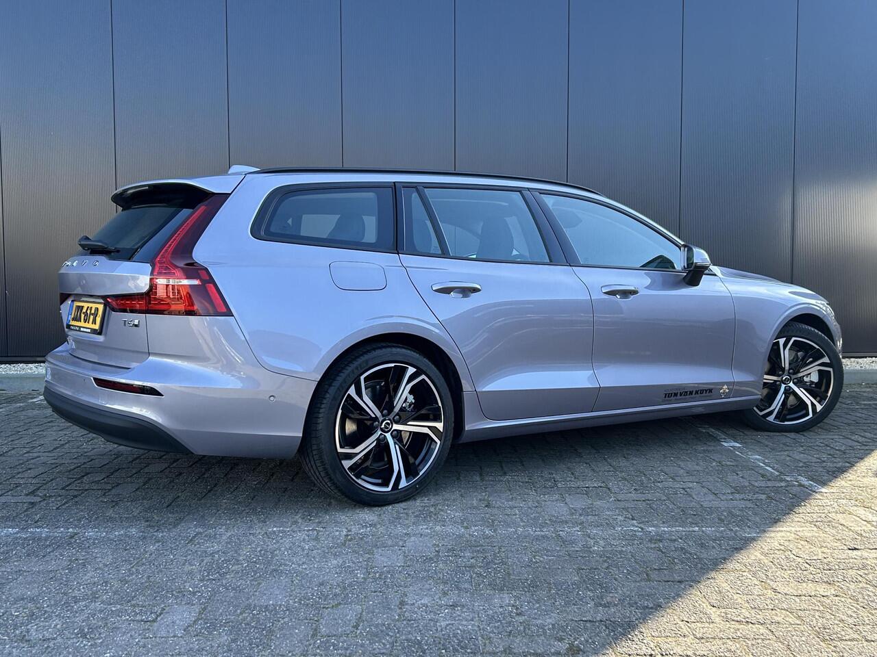 Volvo V60 2.0 T6 Plug-in hybrid AWD Core Business Edition Harman Kardon audio / 360 camera